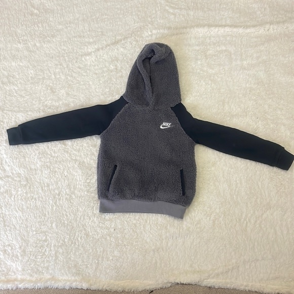 Nike Grey Sherpa Hoodie size 4t - Picture 3 of 7